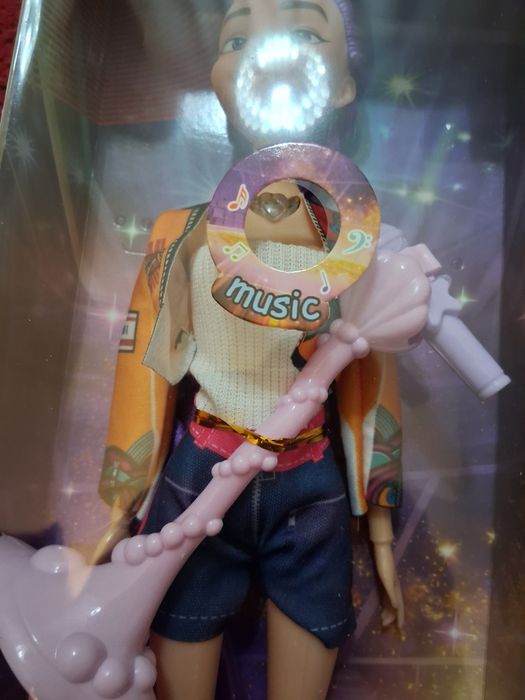 Boneca Rumi Articulada