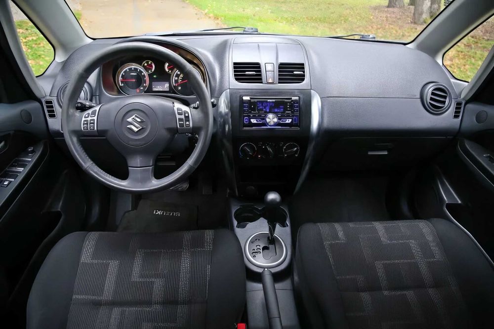 Suzuki SX4 Premium      2012