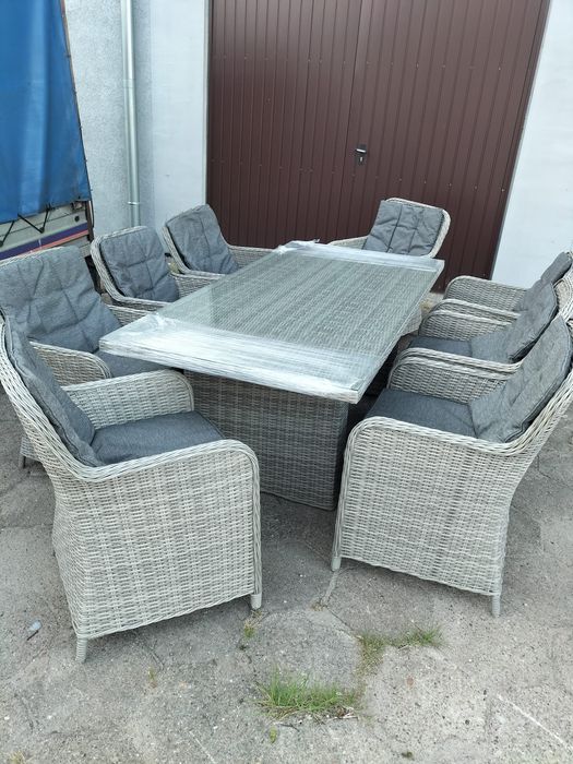 Meble ogrodowe stół i 8 foteli