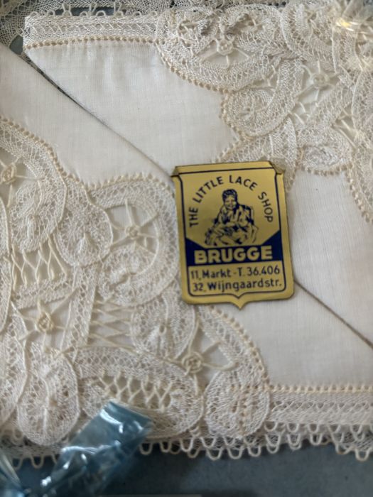 2 pequenos lenços ou guardanapos rendas Brugge