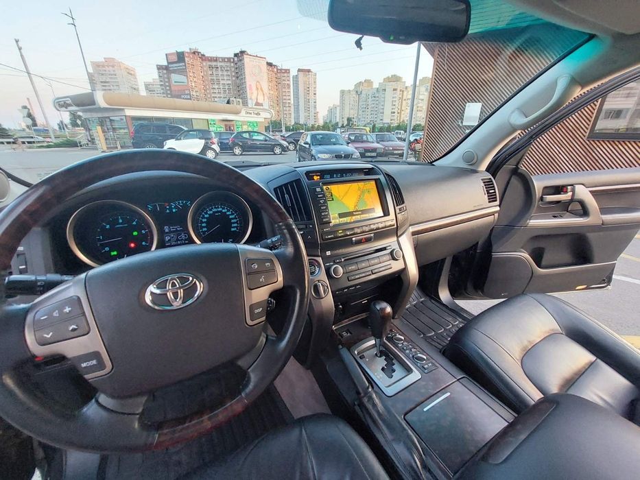 Toyota Land Cruiser 200 дизель 2011 офіційний без ДТП