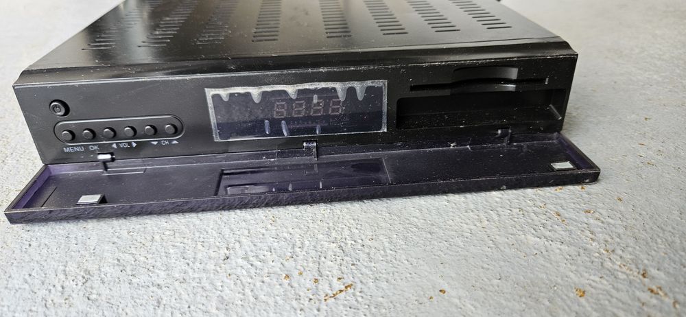 Тюнер супутниковий Galaxy S8120