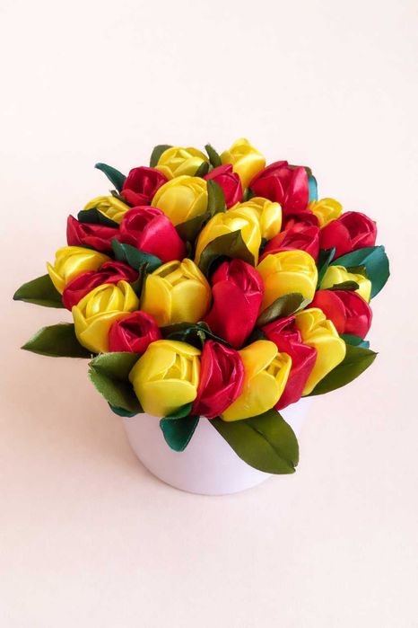 Квіти з атласної стрічки