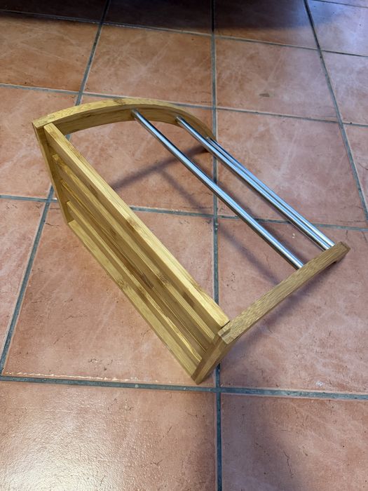 Toalheiro de madeira