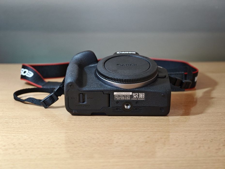 Canon EOS R50 Corpo | Garantia até 2029 | ~5.000 disparos