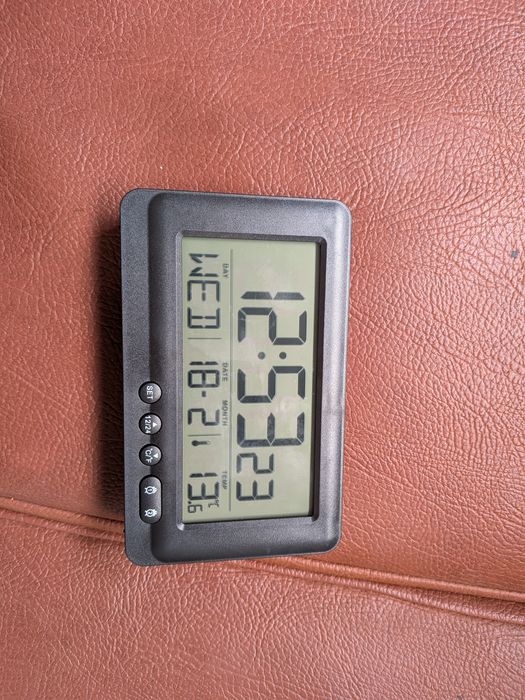 Relógio digital com despertador