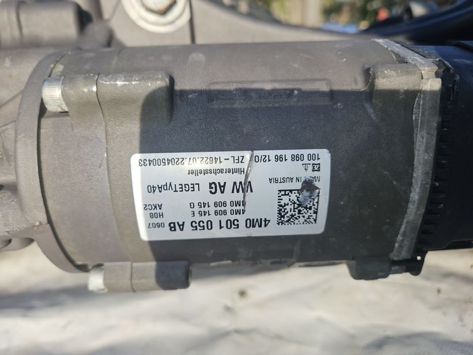 Задня підрулююча рейка 4M0501055AB Audi Q7 4M Q8 підрамник балка цапфи