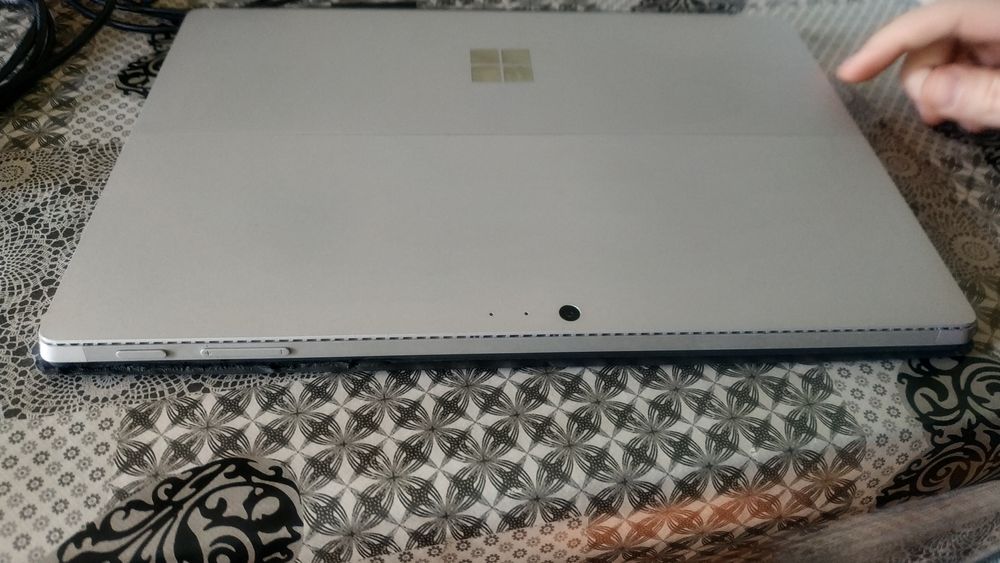 Microsoft Surface Pro 4, intel core i5-6300U, 256 гб, 8 гб ОЗУ