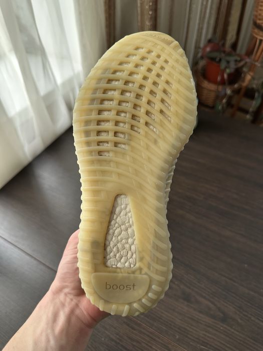 Кросівки жіночі Adidas Yeezy Boost 350 V2, Розмір 39 1/3 Оригінал 100%