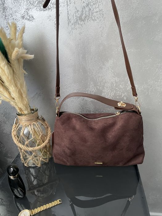 шоколадна замшева сумка через плече