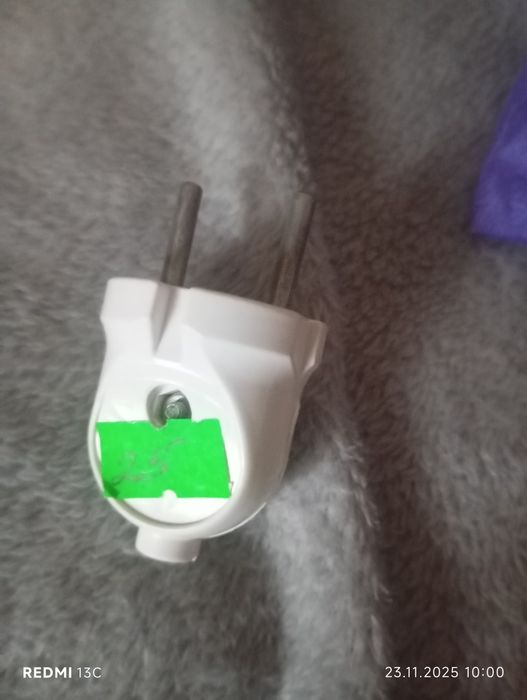 Вилка 10А
Напруга - 220В.
Номінальний струм - 10А.
Матеріал