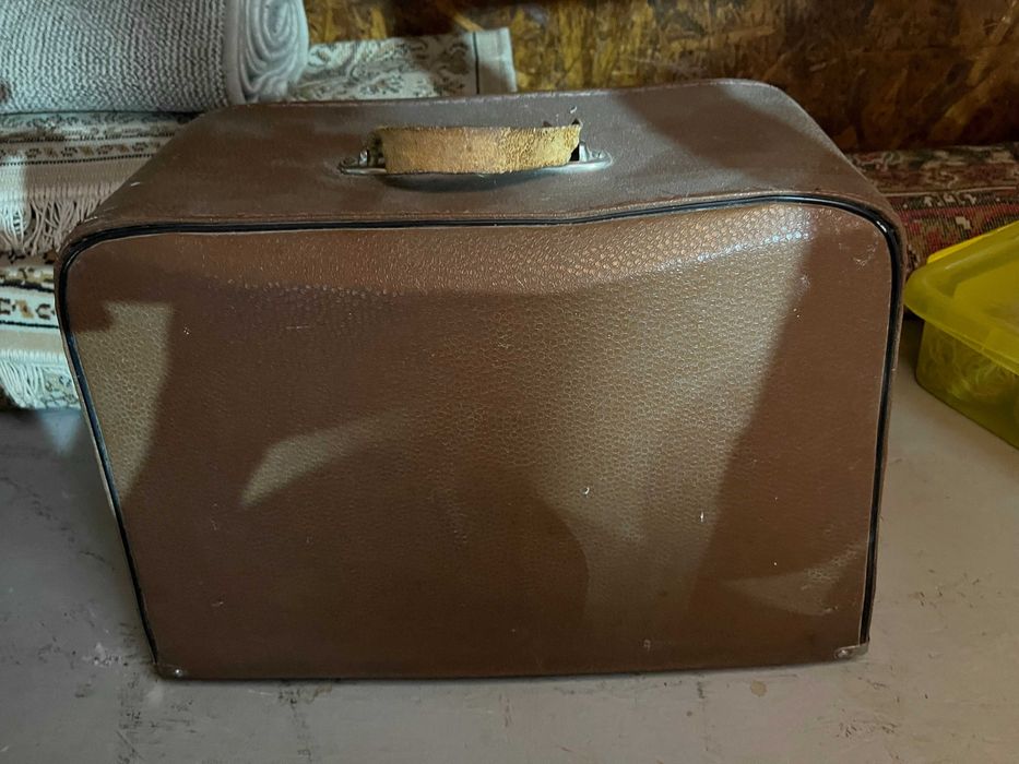 Швейна машина RADOM.