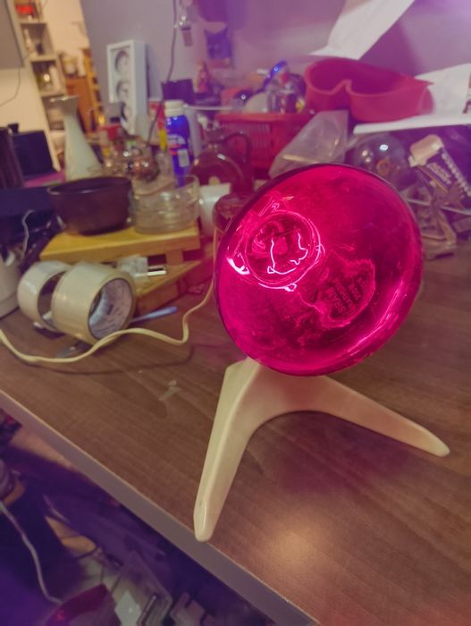 Lampa do nagrzewania ciała