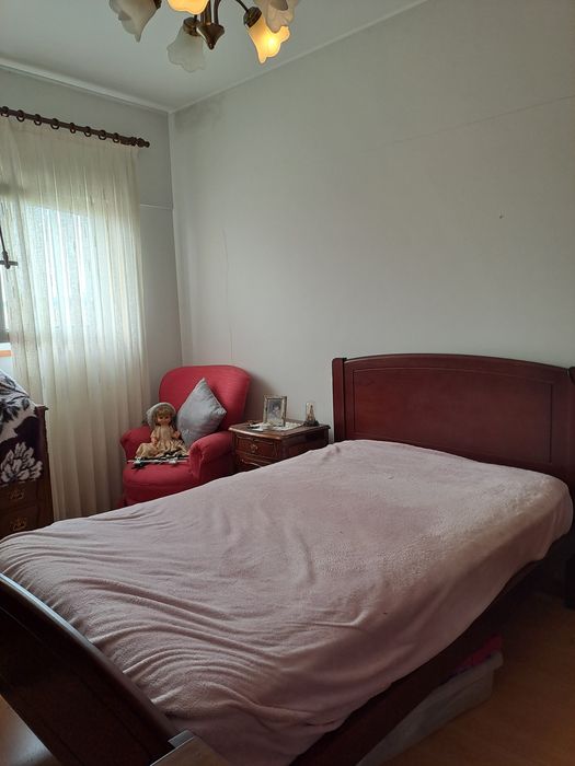 Cama de madeira + colchão