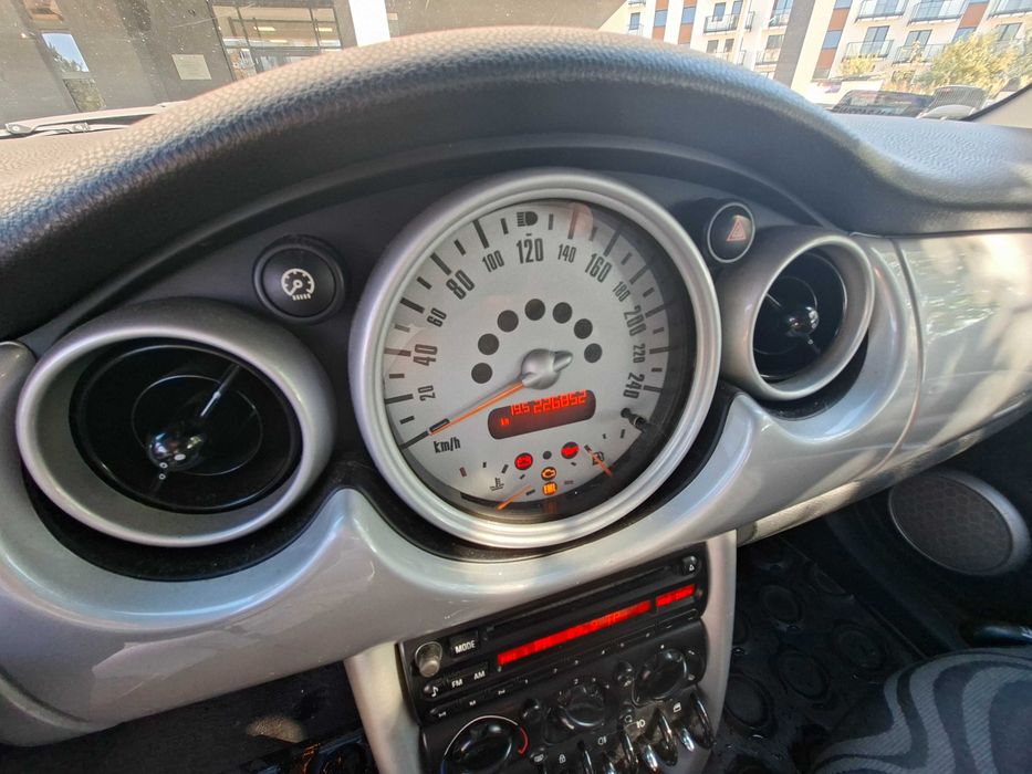 Mini Cooper 1,6 benzyna 2002