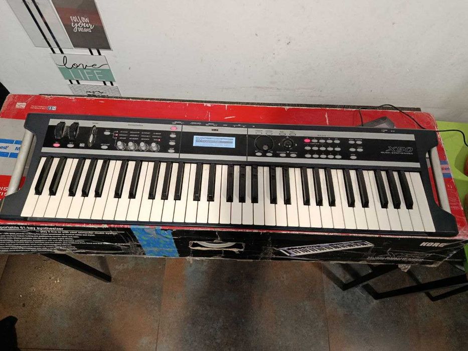 Sprzedam KORG X50. Syntezator jest w dobrym stanie.