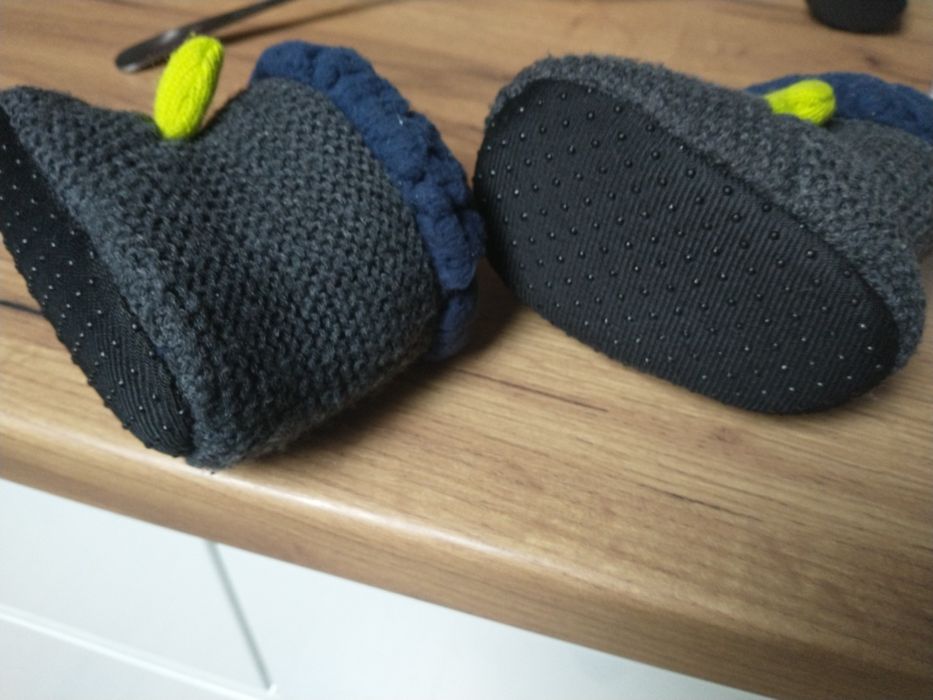 Niechodki ciepłe paputki papcie zimowe 3-12 miesięcy