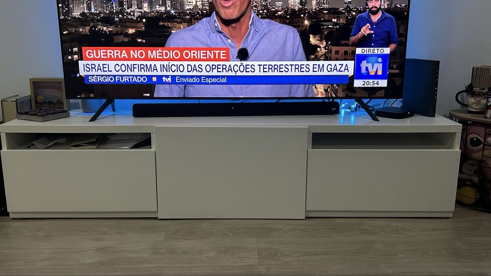 Móvel de TV branco