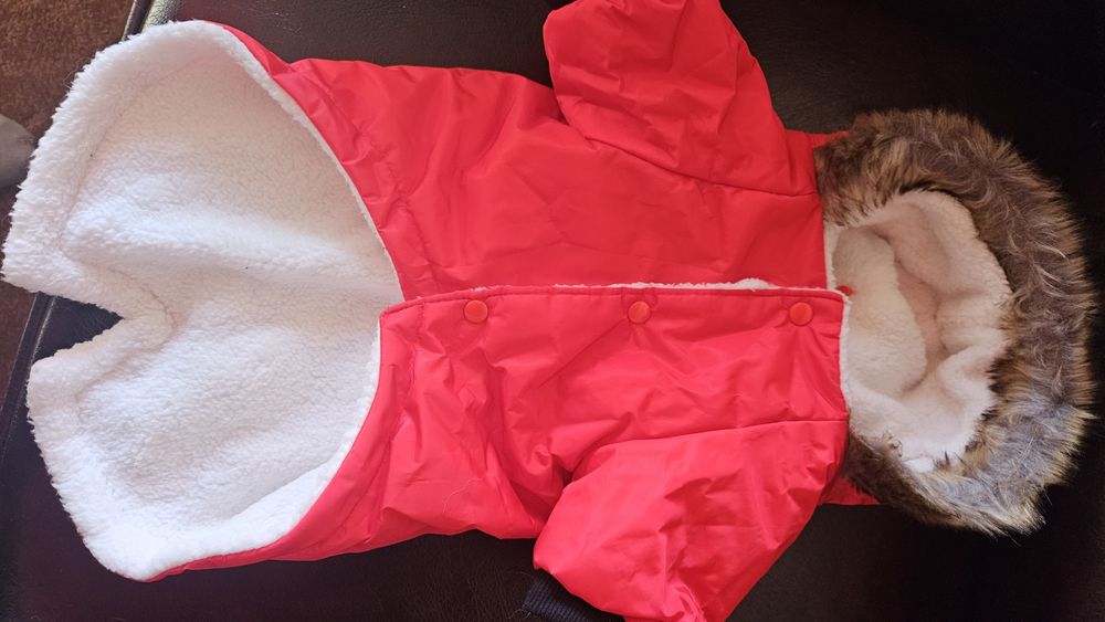 Продам новую зимнюю куртку для собак