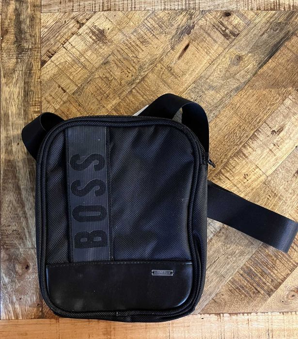 Hugo Boss nowa oryginalna saszetka torebka