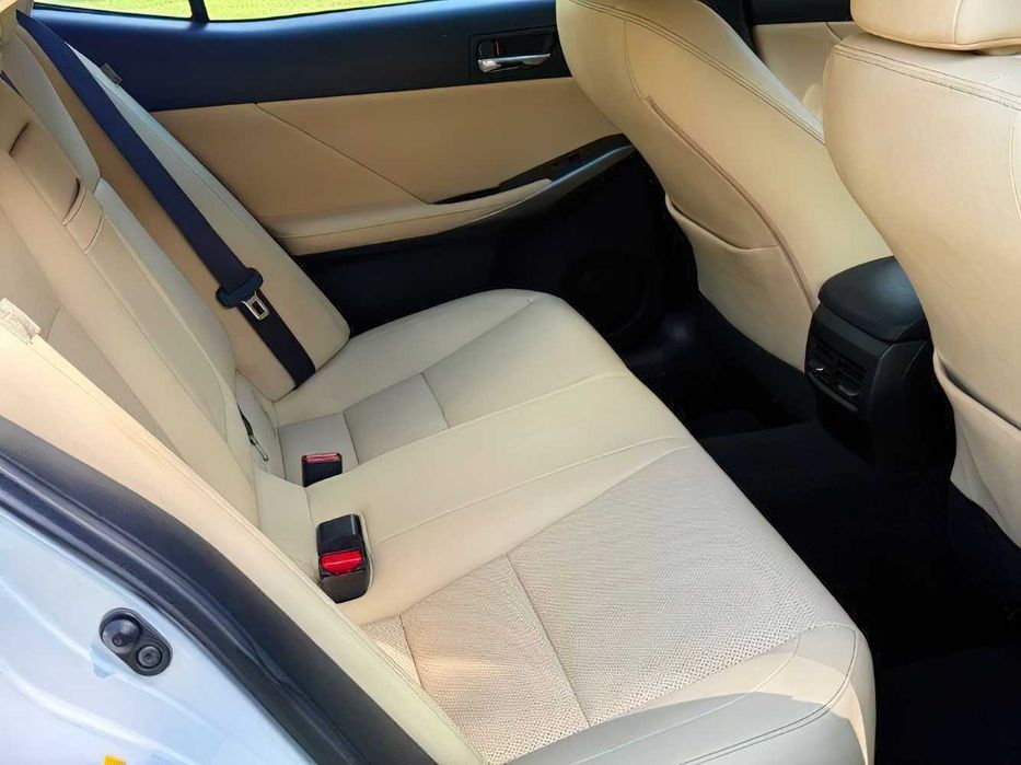 Lexus IS 300      2016