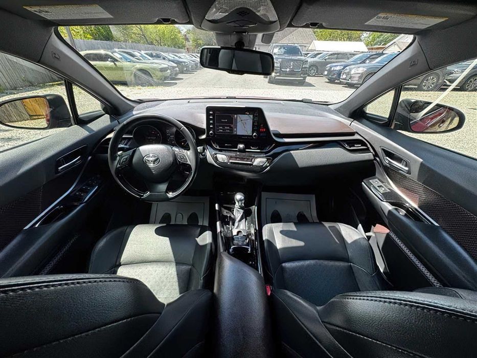 Toyota C-HR      2017