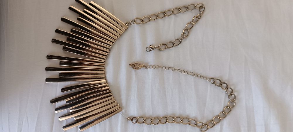 Colar dourado Stradivarius