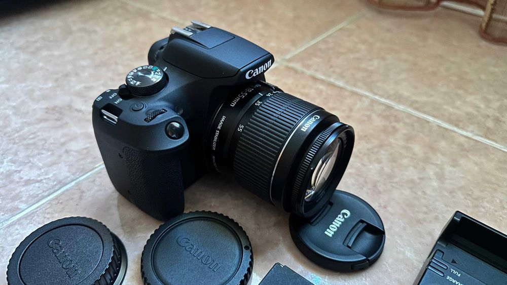 Canon EOS 2000D DSLR + Lente 18-55mm + Bateria Extra + Mala Transporte
