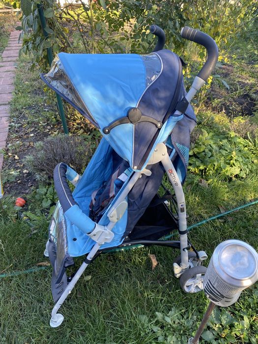 Дитяча коляска під ремонт