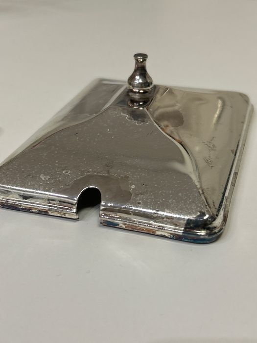 Posrebrzana przykrywka i tacka do maselniczki