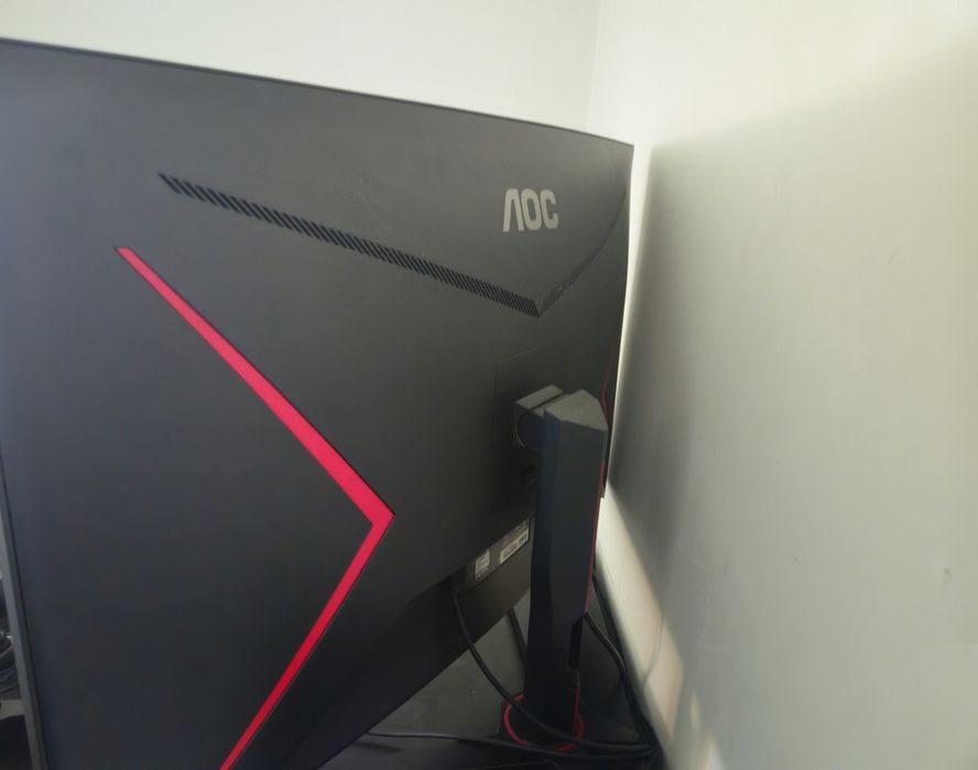 Venda urgente! Monitor AOC 32 polegadas, 240hz, 0.5ms