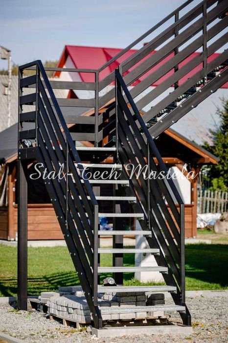Schody metalowe zewnętrzne