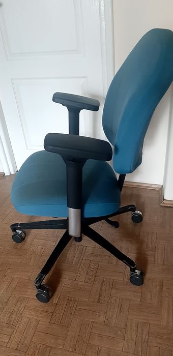 Fotel  obrotowy  szwedzkiej  firmy Malmstolen