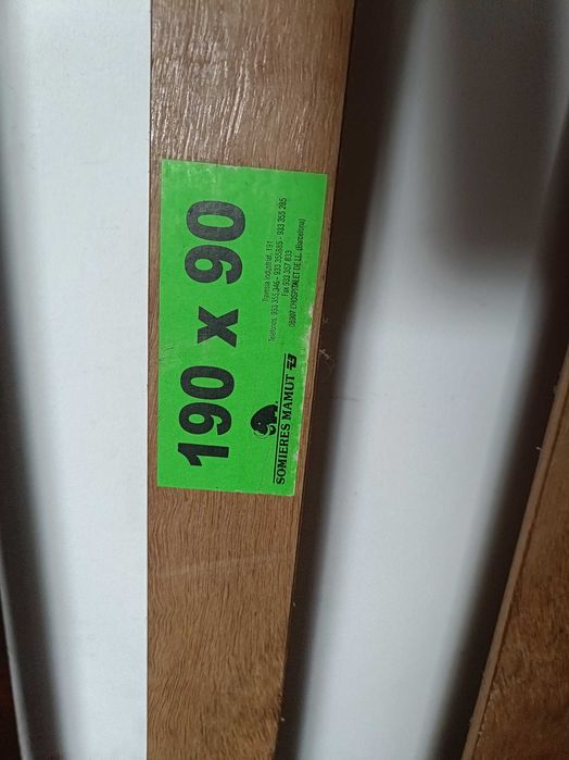 Estrado 90x190 com vários colchões de solteiro