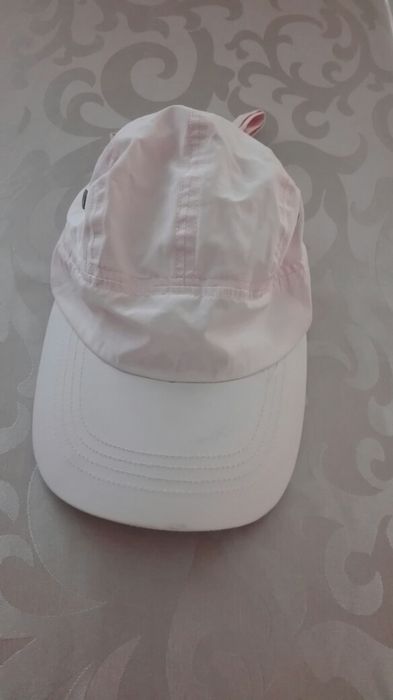 Czapka z daszkiem z wiązaniem