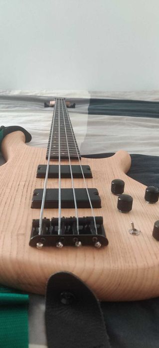 Baixo elétrico Cort Action DLX