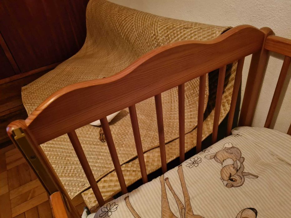 Cama de bebé excelente estado com colchão com pouco uso.