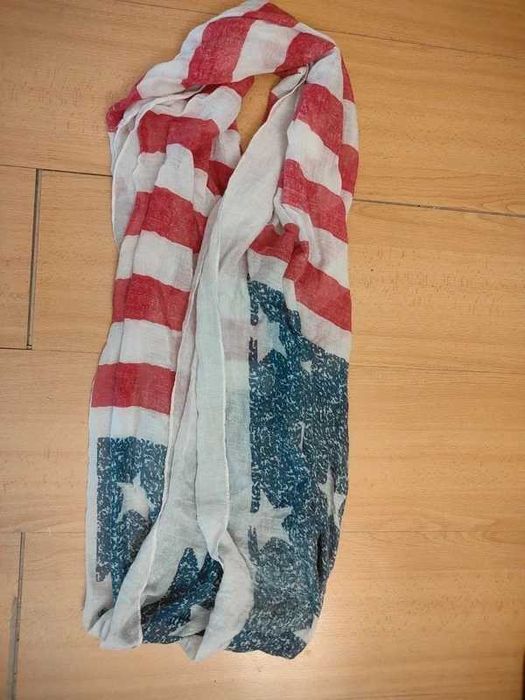 Echarpe de algodão e linho com a estampa da bandeira americana