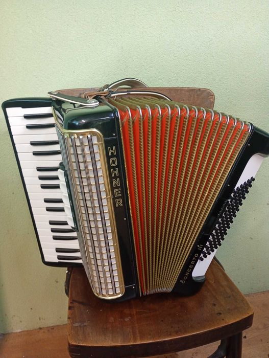 Akordeon Hohner 72 bas .