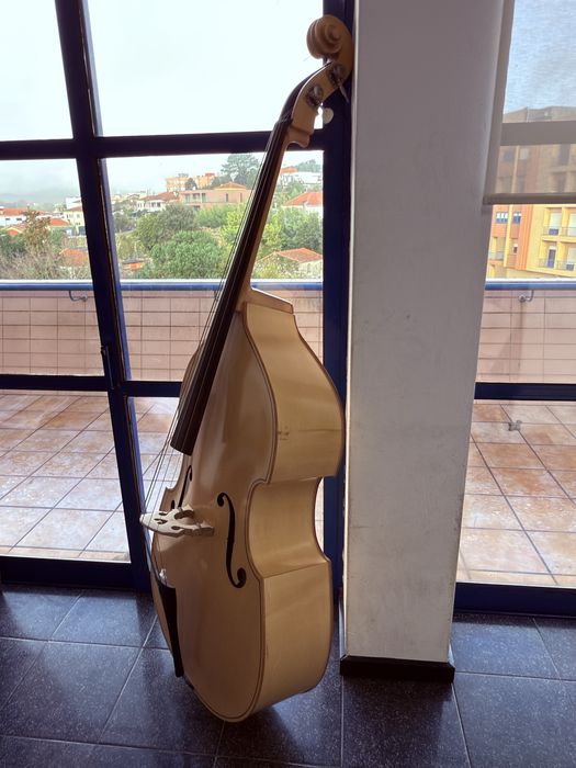 Contra Baixo Excelente estado de conservação