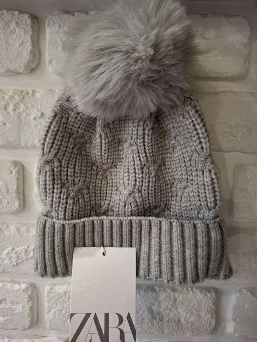 Нова шапка ZARA з помпоном