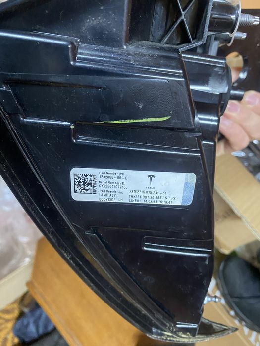 Фонарь (фара)  задній лівий Trsla Y 2023 року (4 pin) Америка