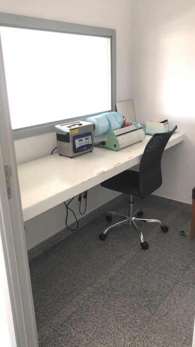 Gabinete com água e luz incluído no centro de Penafiel