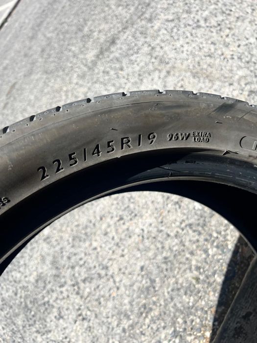 225/45/19 Dunlop 2 pneus
