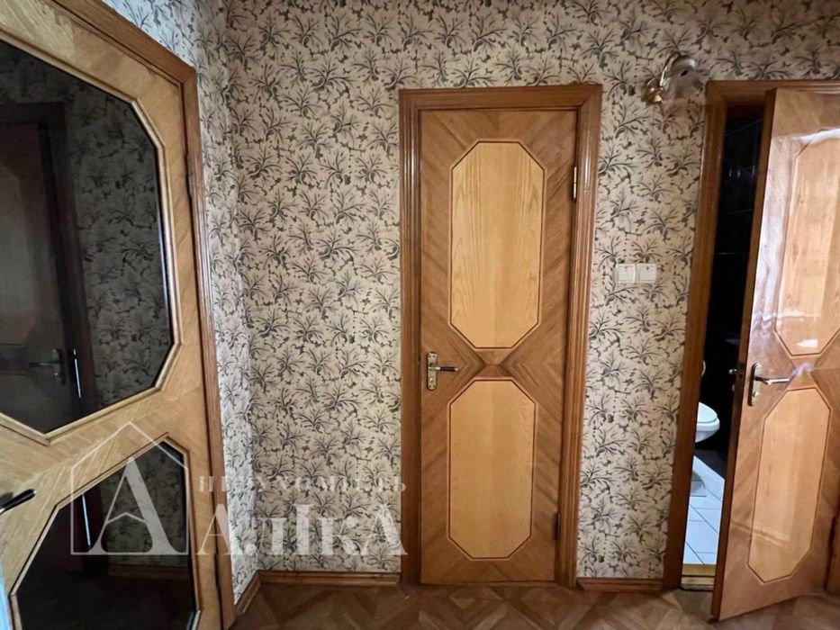 Продам 3-кімнатну квартиру з індивідуальним опаленням  в самому ЦЕНТРІ