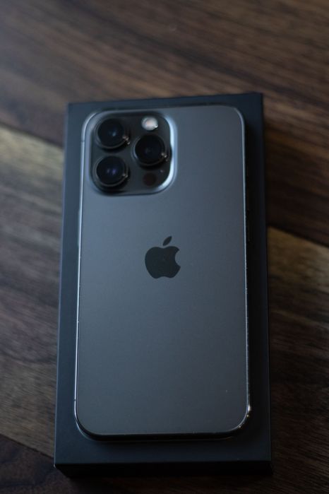 iPhone 13 Pro - 128 GB - Cinza Graphite c/ acessórios