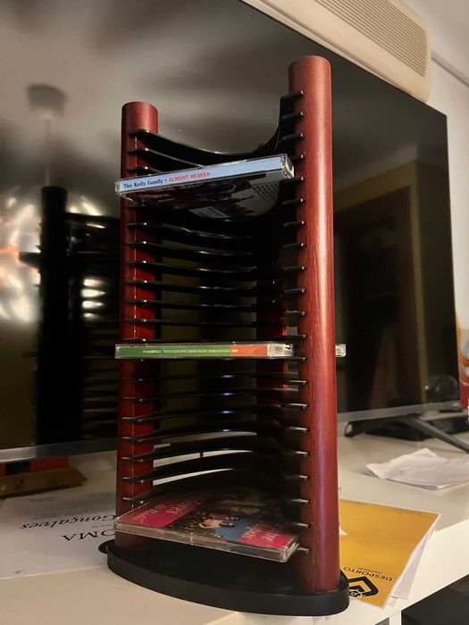 CDs Originais em bom estado + porta CDs ( para 20 CDs) em ótimo estado