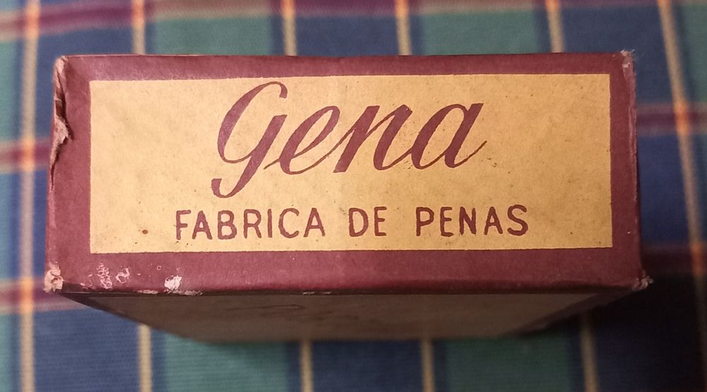 Caixa de aparos para canetas de pena