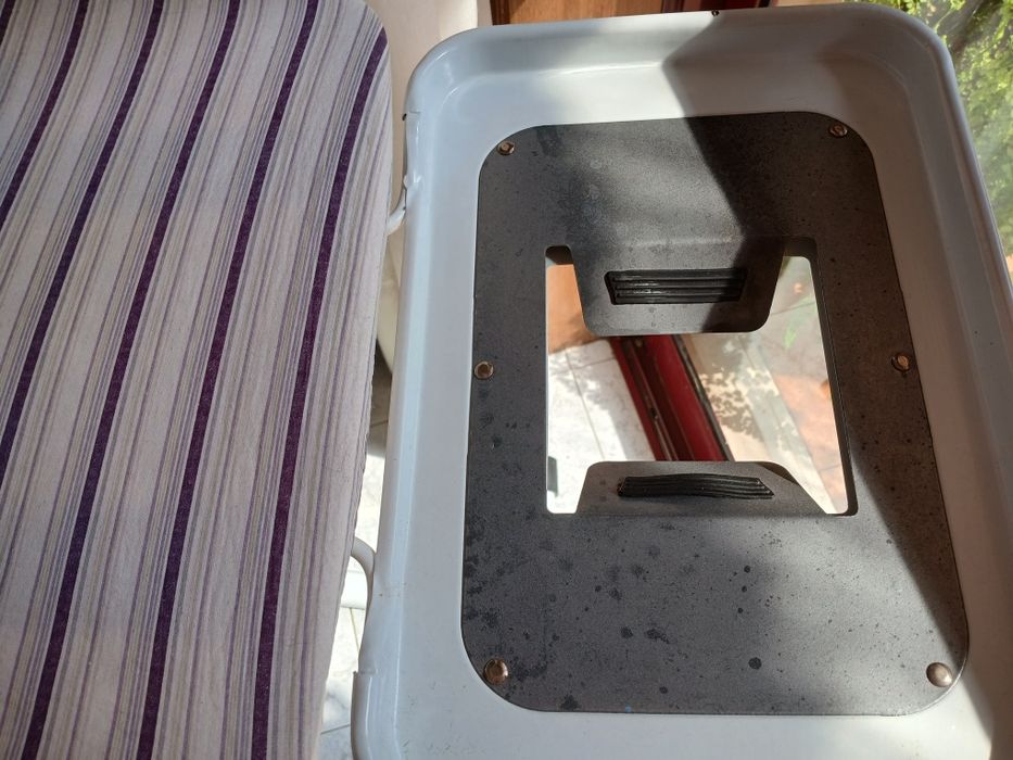 Tábua de engomar para ferro com caldeira