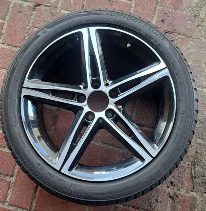 Alufelgi 18 cali 5 x 112 z oponami zimowymi Mercedes cla